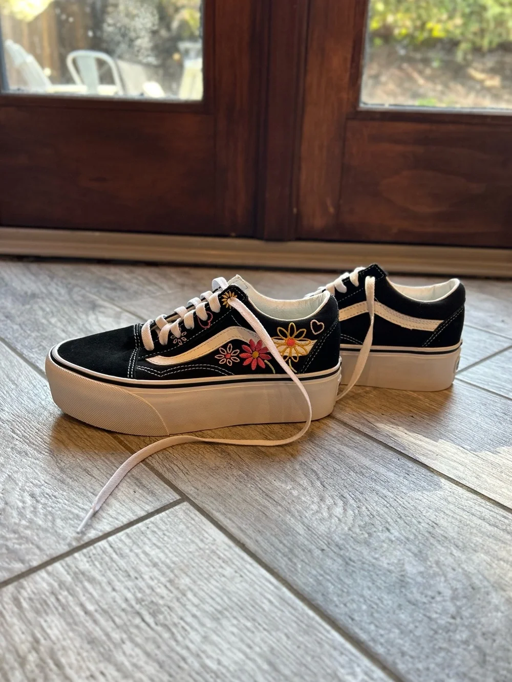 VANS Embroidered Old Skool Platform Sneakers, Women’s 5.5, Never Worn!